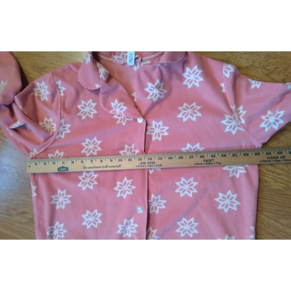 Gap pink fleece jacket sweater with snowflakes size L - Picture 4 of 6